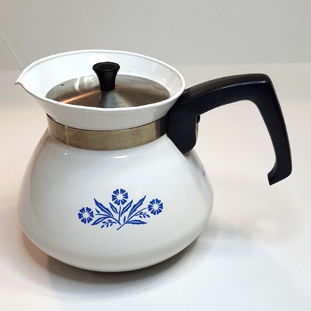 Vintage CorningWare 6 Cup Coffee or Tea Pot with Lid Carafe Pitcher Cornflower